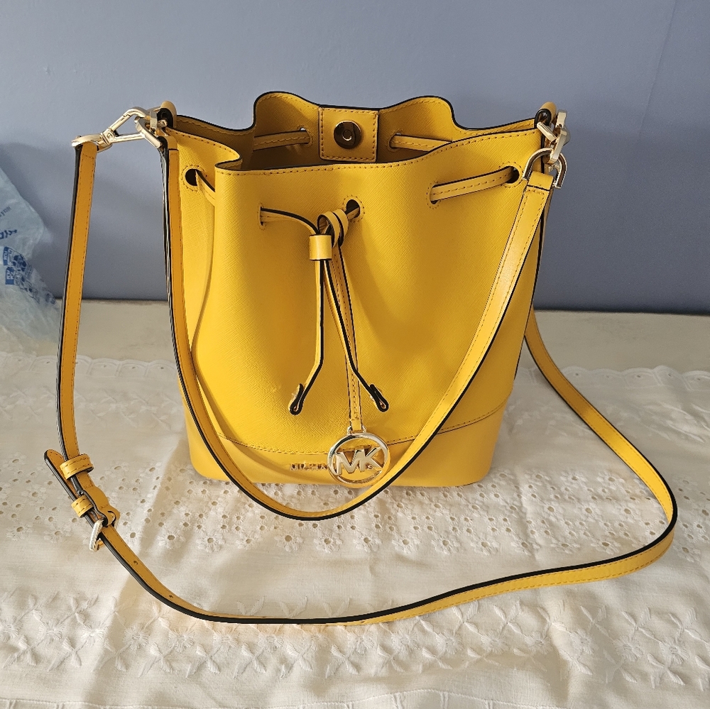 Michael Kors Yellow Shoulder/Crossbody Bag with Gold Hardware